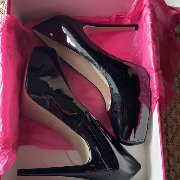 Black Patent heels, never used. With original box - Picture 6 of 8